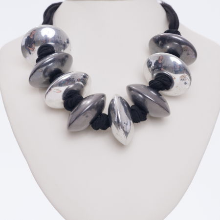 Coliere & Lanțuri - Colier cu elemente metalice argintii intercalate cu noduri