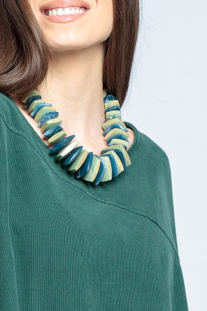 Colier cu elemente rectangulare din lemn si plastic, nuante de verde [1]