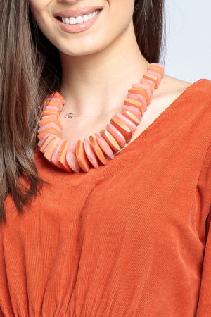 Colier cu elemente rectangulare din lemn si plastic, roz si piersica [1]