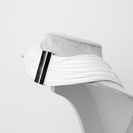 Colier alb cu multe siruri inegale [1]