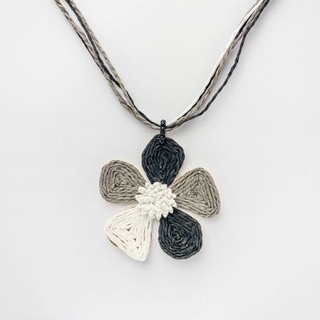 Coliere & Lanțuri - Colier cu multe siruri si floare pandant, in trei culori: alb, negru si gri