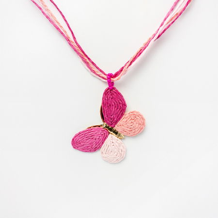 Coliere & Lanțuri - Colier cu multe siruri si fluture pandant, in nuante de roz si fucsia
