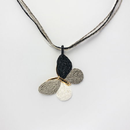 Coliere & Lanțuri - Colier cu multe siruri si fluture pandant, in nuante de gri si alb