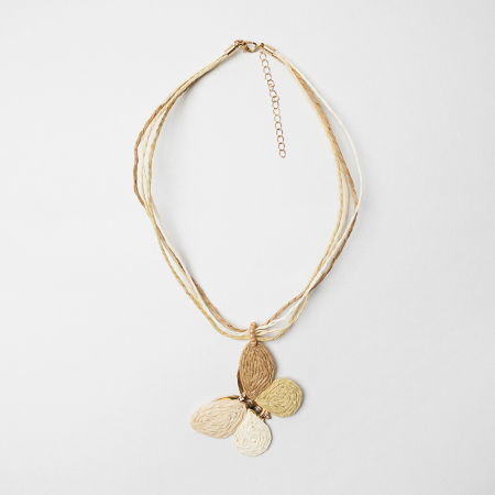 Colier cu multe siruri si fluture pandant, in nuante de camel [1]