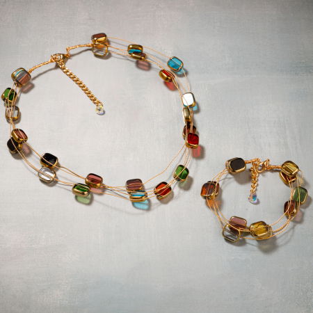 Colier delicat cu elemente multicolore si metalice pe fire fine aurii [1]