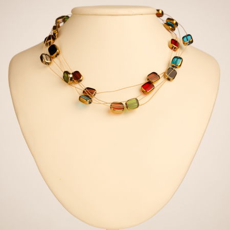 Coliere & Lanțuri - Colier delicat cu elemente multicolore si metalice pe fire fine aurii