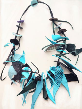 Colier în nuante bleu turcoaz din piele naturala,asimetric,unicat [1]