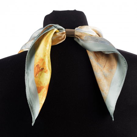 Colier esarfa cu imprimeu floral galben si inele metalice aurii si galbene [2]