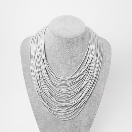 Colier gri deschis cu multe siruri inegale
