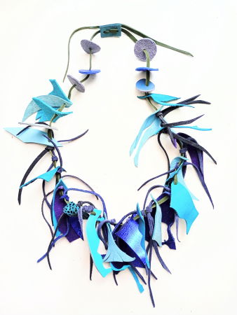 Bijuterii Noutați - Colier handmade  din piele naturala, asimetric, nuante bleu turcoaz ,unicat