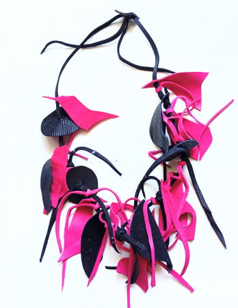 Colier handmade  din piele naturala, asimetric, nuante negru cyclame [1]