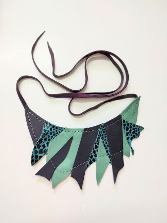 Colier din piele naturală, în nuanțe de verde smarald ,unicat [1]