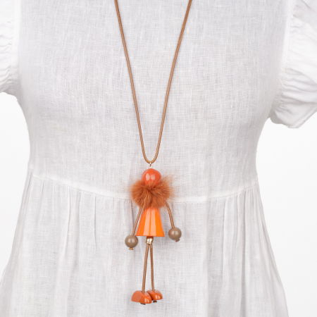 Coliere & Lanțuri - Colier jucaus, lung, cu pandant papusa cu guler de blana, portocaliu