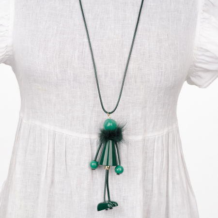 Coliere & Lanțuri - Colier jucaus, lung, cu pandant papusa cu guler de blana, verde