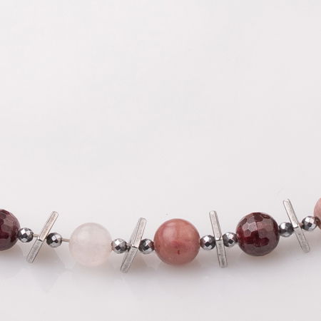 Colier la baza gatului din hematit cu granate si alte pietre [1]