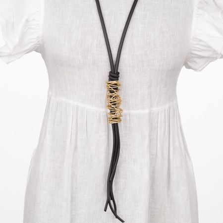 Coliere & Lanțuri - Colier lung din silicon negru cu pandant din metal auriu