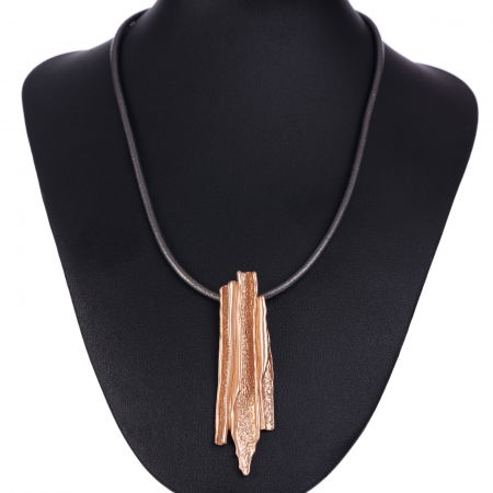 BIJUTERII - Colier din ZAMAC placat cu aur cu forma de bara cu striatii, auriu mat