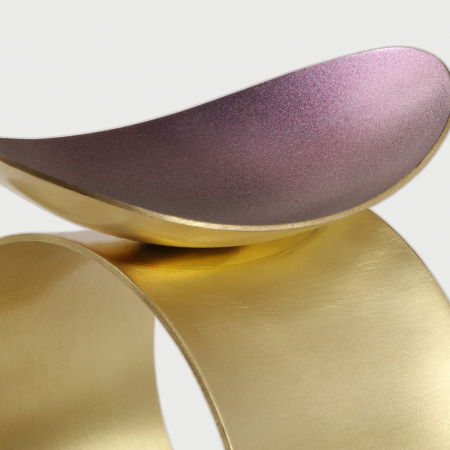 Bratara rigida Marise cu element in forma ovala cu irizatii mov, din alama placata cu aur de 24k [0]