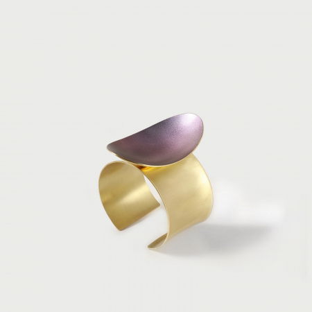 Bratara rigida Marise cu element in forma ovala cu irizatii mov, din alama placata cu aur de 24k [3]