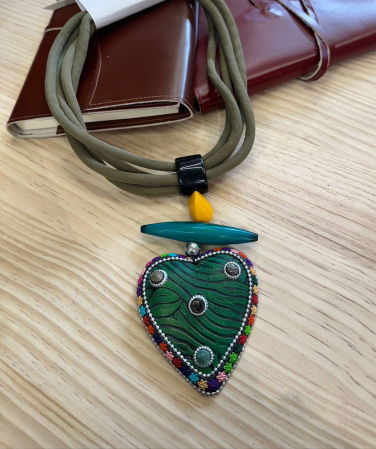 Coliere & Lanțuri - Colier handmade, cu pandant cu aspect sculptural din metal argintiu