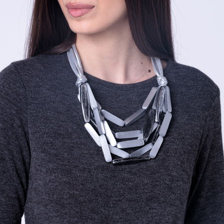 Coliere & Lanțuri - Colier multicolor din lemn argintiu si gri