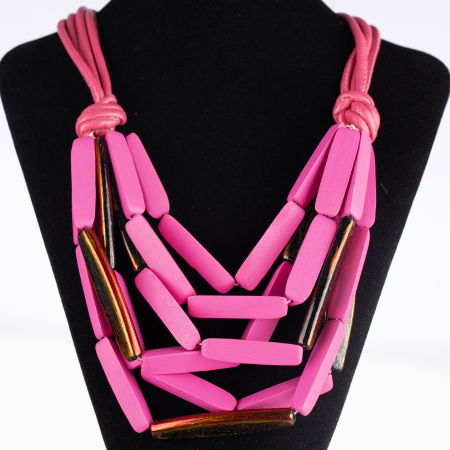 Coliere & Lanțuri - Colier multicolor din lemn fucsia mat