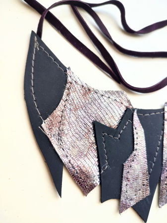 Colier din piele naturală ,unicat,festiv [1]