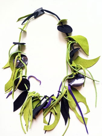 Coliere si Cercei Handmade - Colier unicat din piele naturala ,nuante olive si negru de efect