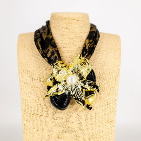 Coliere & Lanțuri - Colier statement negru cu floare aurie și perlă – stil italian