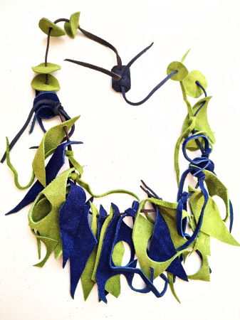 Bijuterii Noutați - Colier Olive si albastru electric din piele naturala ,asimetric, unicat