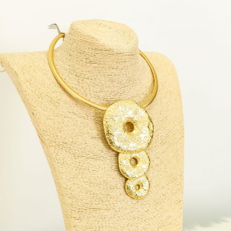 Colier rigid cu 3 cercuri din metal auriu cu aspect de lovitura de ciocan [2]