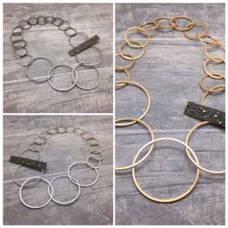 Coliere & Lanțuri - Colier Ceres in forme circulare armonioase si pandant cu cristale, din alama placata cu gun metal