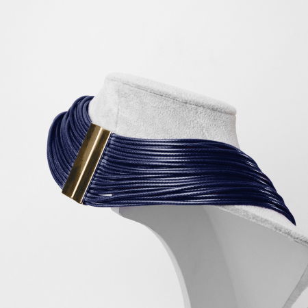 Colier bleumarin cu multe siruri inegale [1]