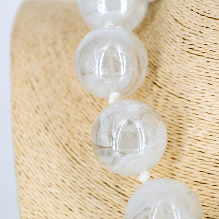 Colier scurt in stil retro, cu bile mari albe [1]