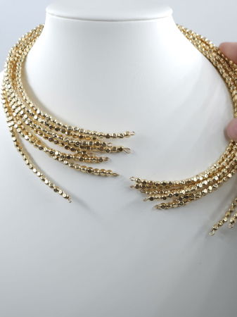 Colier semirigid si elastic cu elemente mici aurii - design minimalist de efect [1]