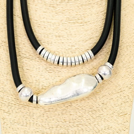 Colier silicon cu 2 siruri si elemente diferite forme din metal argintiu [4]