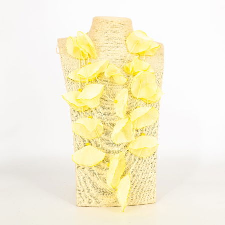 Coliere & Lanțuri - Colier statement galben cu petale textile de mac 3D din organza - design artistic italian