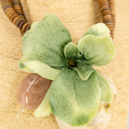 Colier statement bej cu floare verde menta in trei siruri – stil italian [2]