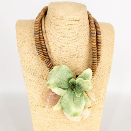 Bijuterii Fashion - Colier statement bej cu floare verde menta in trei siruri – stil italian