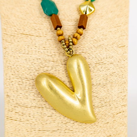 Colier statement cu pandantiv inima aurie si elemente decorative – design artistic [2]
