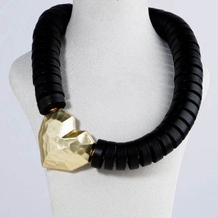 Coliere & Lanțuri - Colier statement negru cu element inima geometrizata aurie