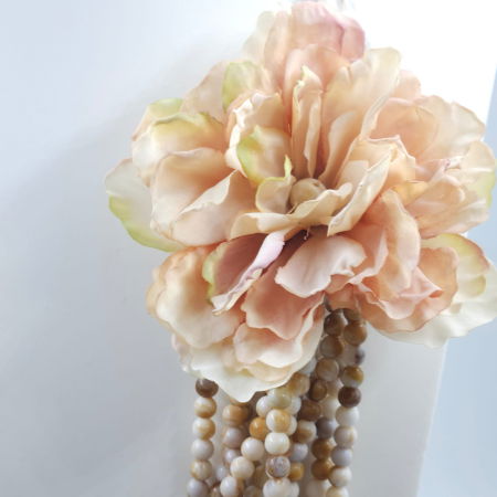 Colier statement cu floare 3D si siraguri de margele – design romantic [1]