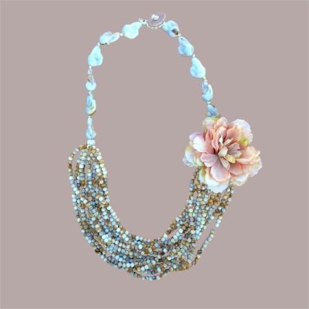 NOU IN SHOPIKA - Colier statement cu floare 3D si siraguri de margele – design romantic