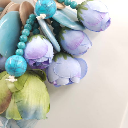 Colier statement cu flori decorative 3D si elemente turcoaz – design artistic [4]