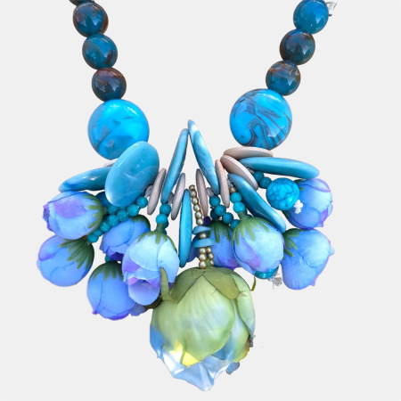 NOU IN SHOPIKA - Colier statement cu flori decorative 3D si elemente turcoaz – design artistic
