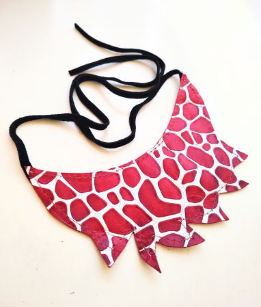 BIJUTERII - Colier  roșu din piele naturală, festiv ,unicat