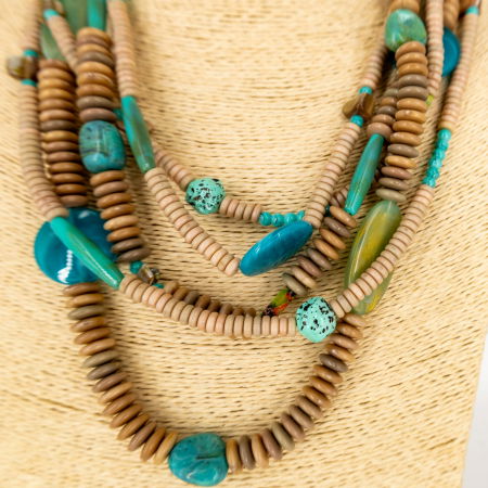 Colier statement in cinci siruri bej cu elemente de diferite forme turcoaz  – stil italian [2]