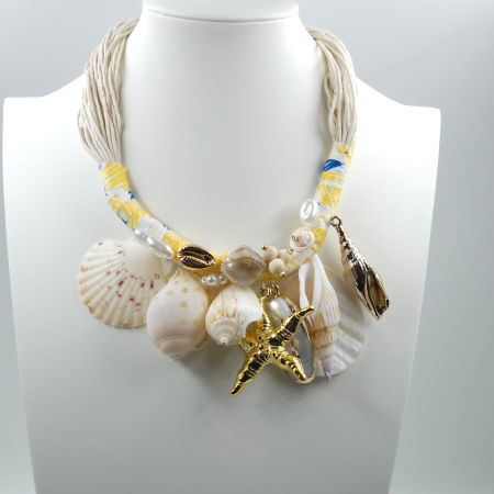 Coliere & Lanțuri - Colier statement marin galben, cu scoici naturale si stea de mare aurie – design resort