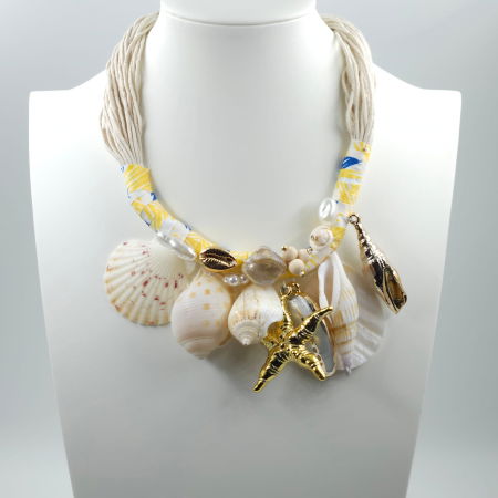 Colier statement marin galben, cu scoici naturale si stea de mare aurie – design resort [1]