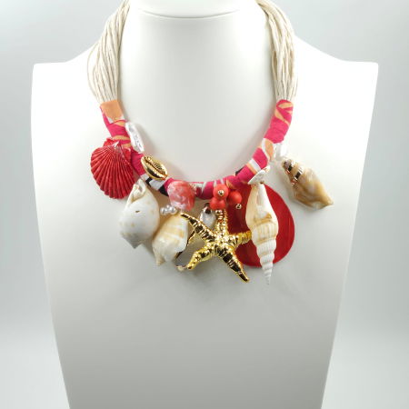 Bijuterii Fashion - Colier statement marin rosu corai, cu scoici naturale si stea de mare aurie – design resort